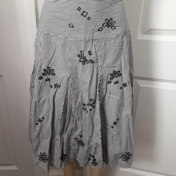 Allison Taylor Blue & White Pinstripe A Line Midi Skirt Applique Flowers - Picture 6 of 9